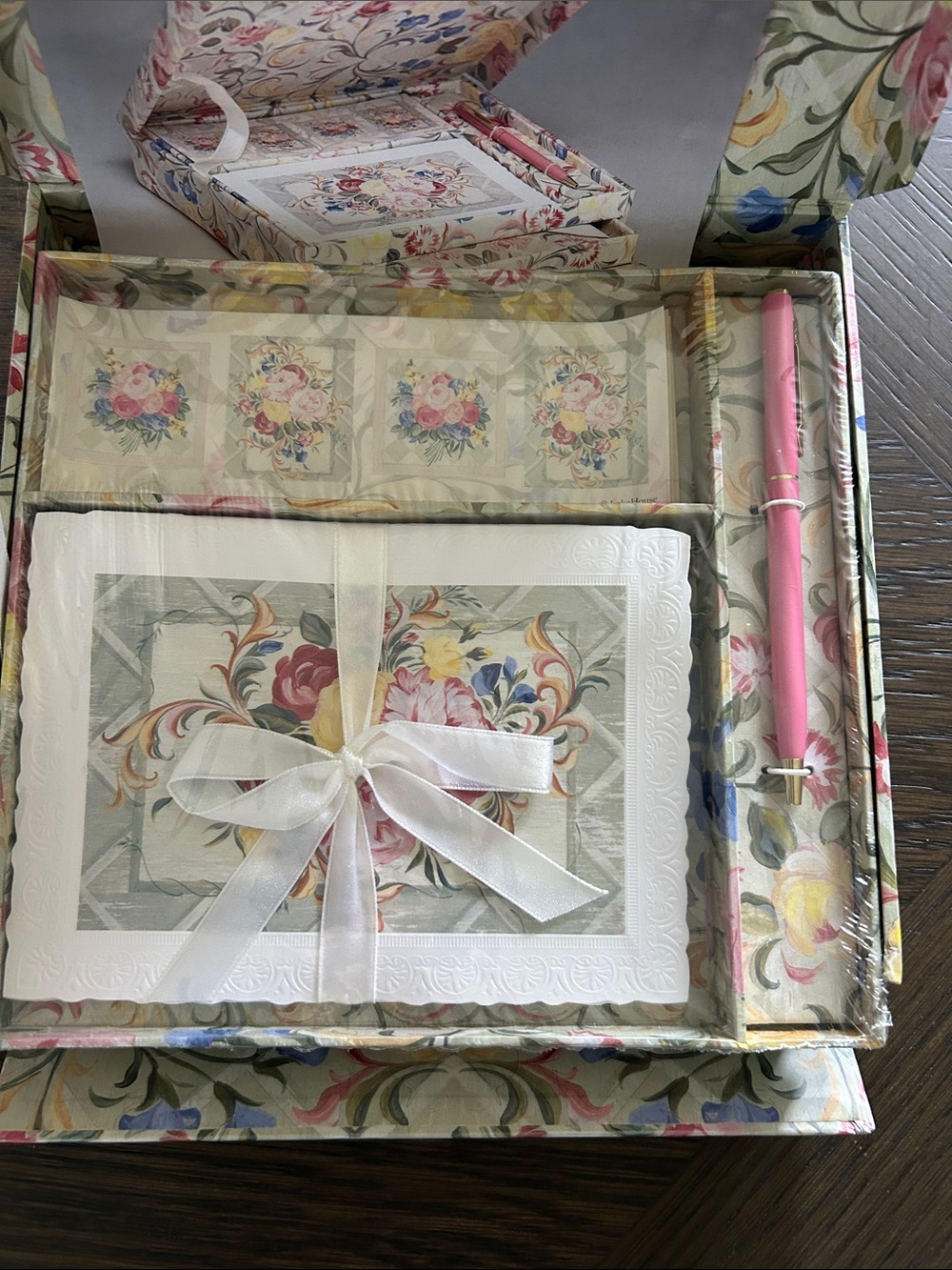 Stationery Gift Set Chest with Pink Pen NWT - Picture 6 of 9